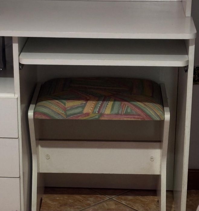 Quarto de casal com secretária