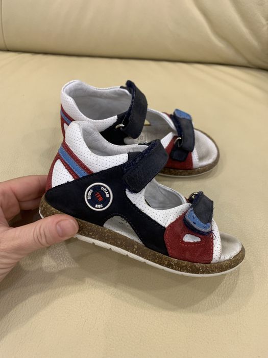 Босоніжки  шкіряні для хлопчика.