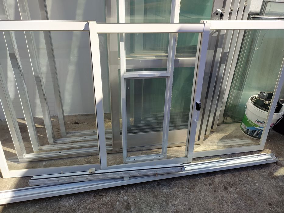 Janela de 3 folhas de correr largura   2130  x1100 altura