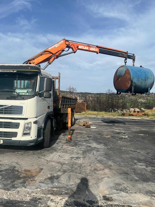Camião Volvo FM6x2R  Tribasculane Com Grua