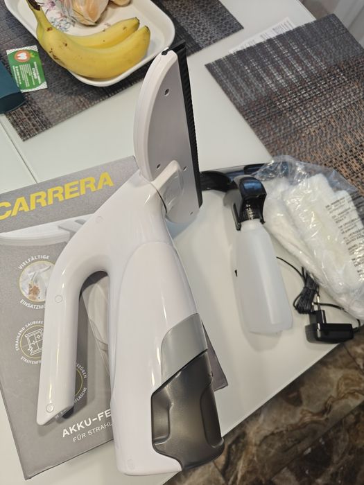 Акумуляторний віконний пилосос Carrera
