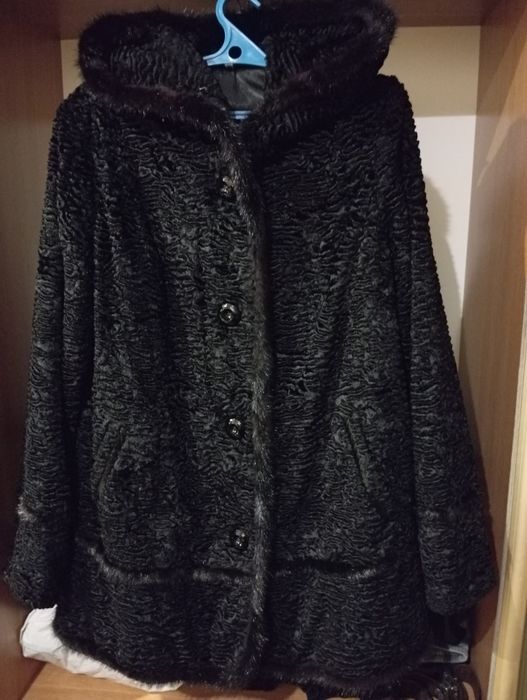 Пальто  женское каракуль