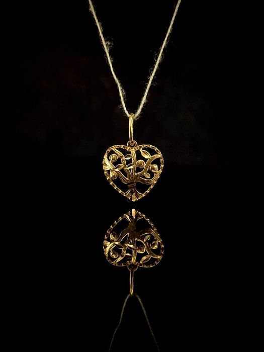 Новий золотий підвіс /Новый золотой кулон