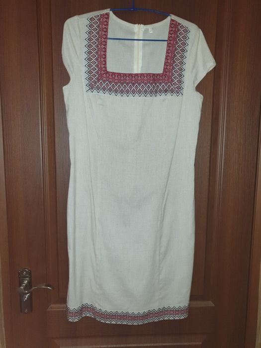 Українська льняна сукня