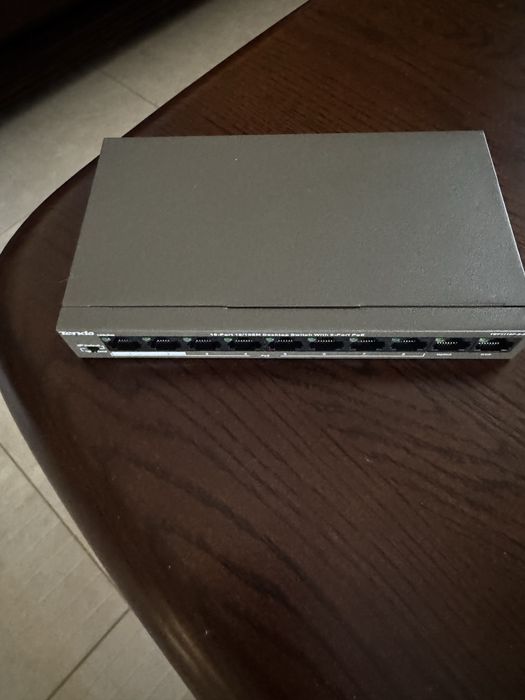 PoE комутатор Tenda TEF1110P-8-63W