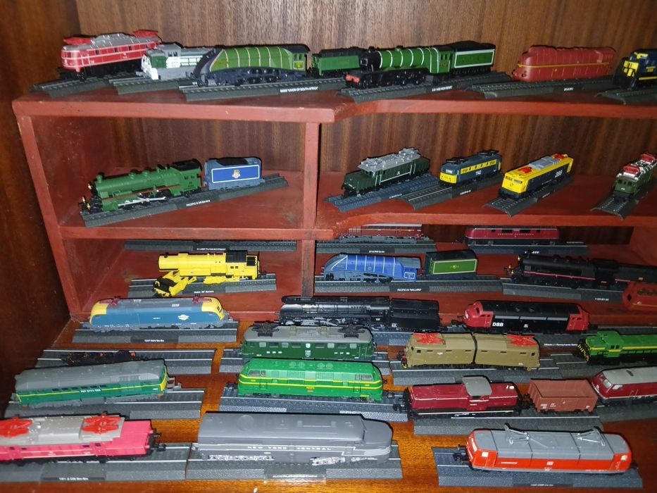 Colecao 40 comboios Locomotiva por  240 €