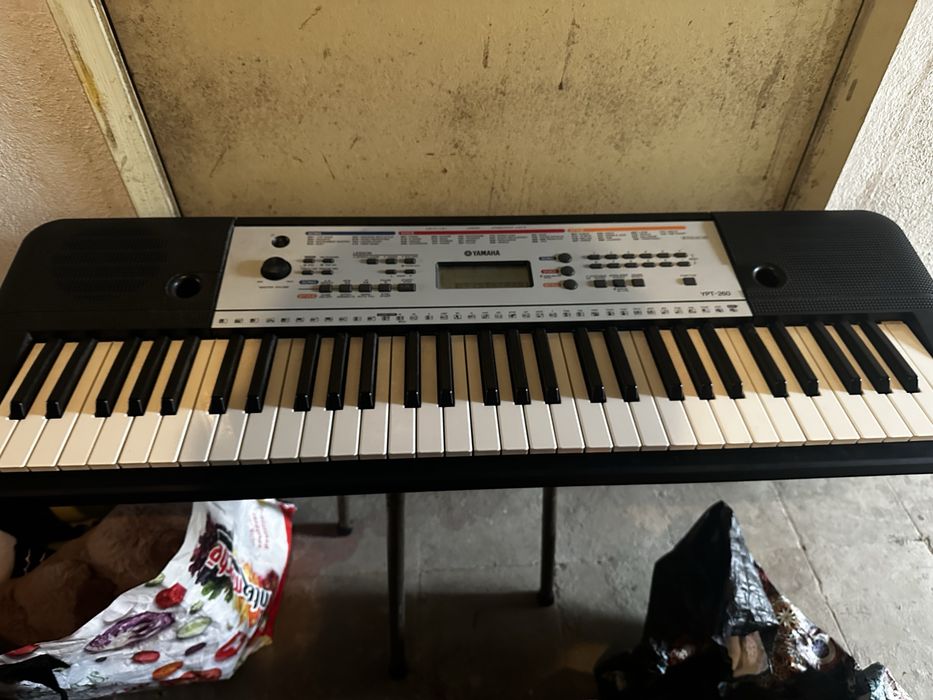 Teclado Portátil Yamaha YPT-280 61 Teclas (Excelente Estado)