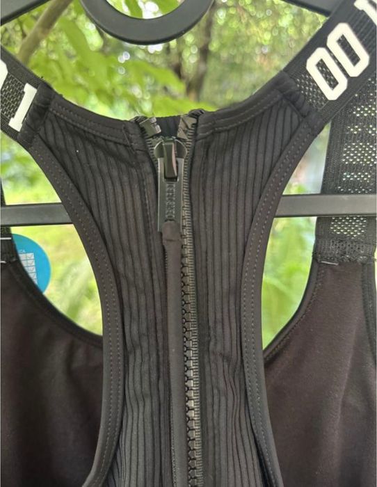 Купальник суцільний стильний та гарний з вирізом на спинці