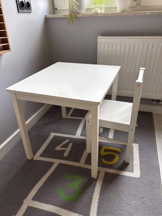 Stolik dla dziecka z krzeselkiem Ikea