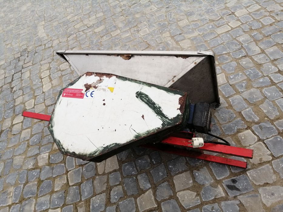 Esmagador de uvas eléctrico