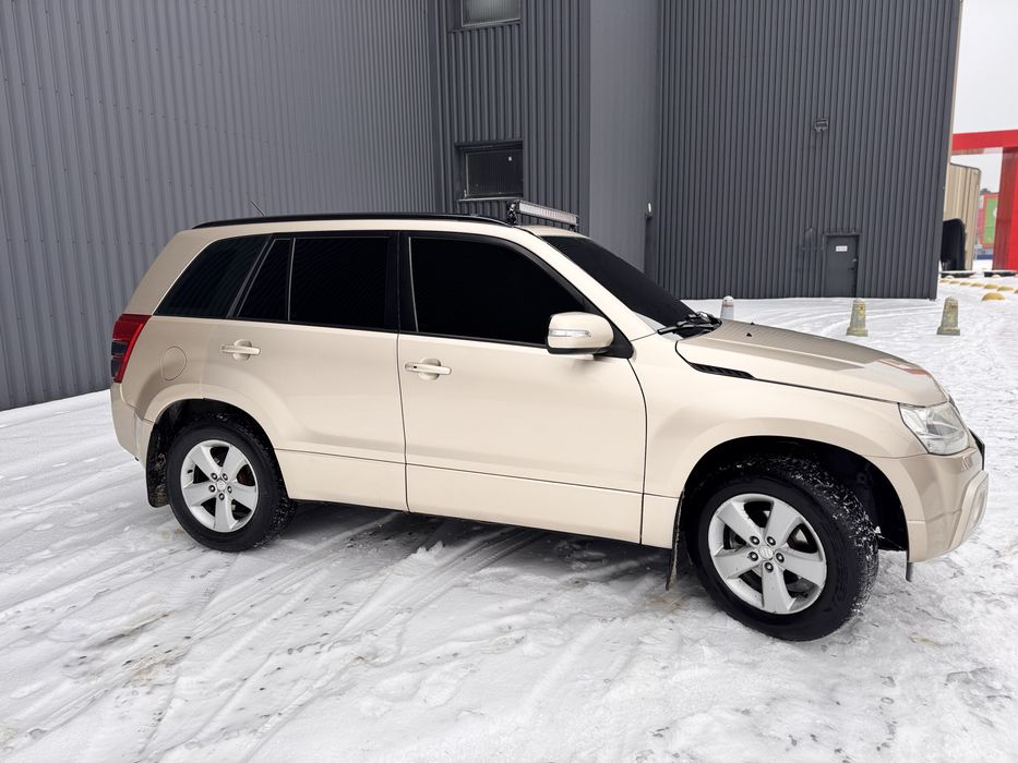 Продается SUZUKI GRAND VITARA 2008 год  рестайлинговая 2.4 бензин 4x4