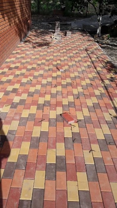 Тротуарна плитка "Кірпіч" ТМ Новий двір