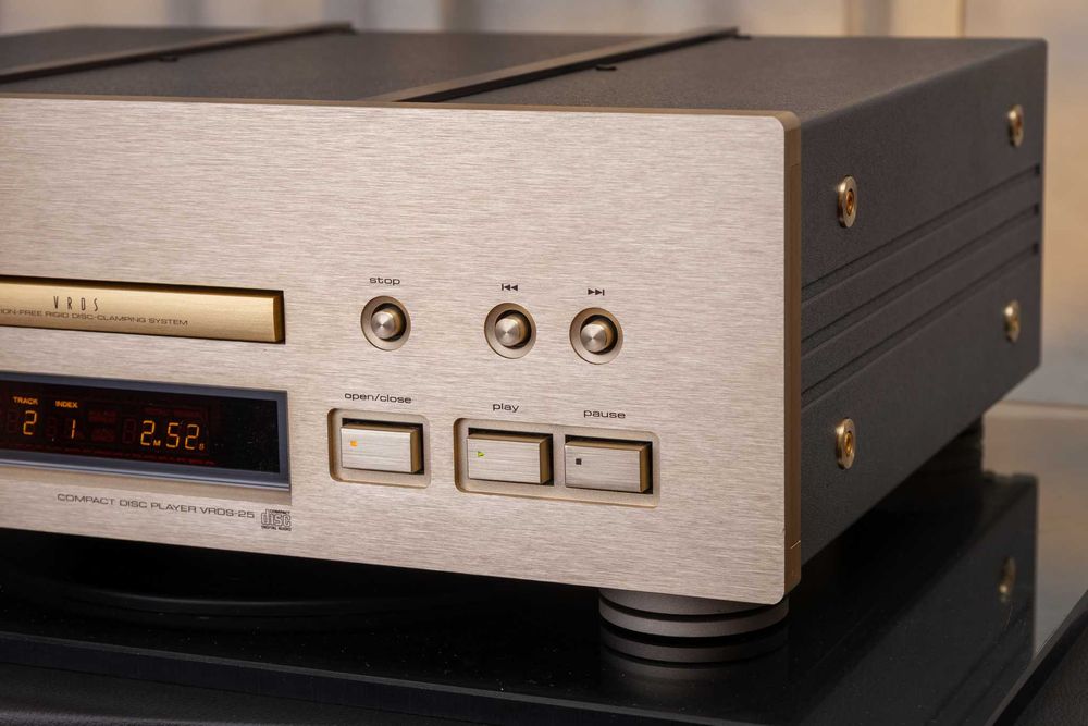 CD проигрыватель TEAC VRDS-25