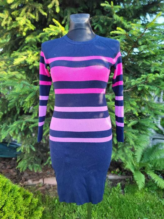 Kolorowa różowo granatowa sukienka sweterkowa Esmara M 38