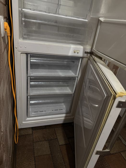 Холодильник Westfrost