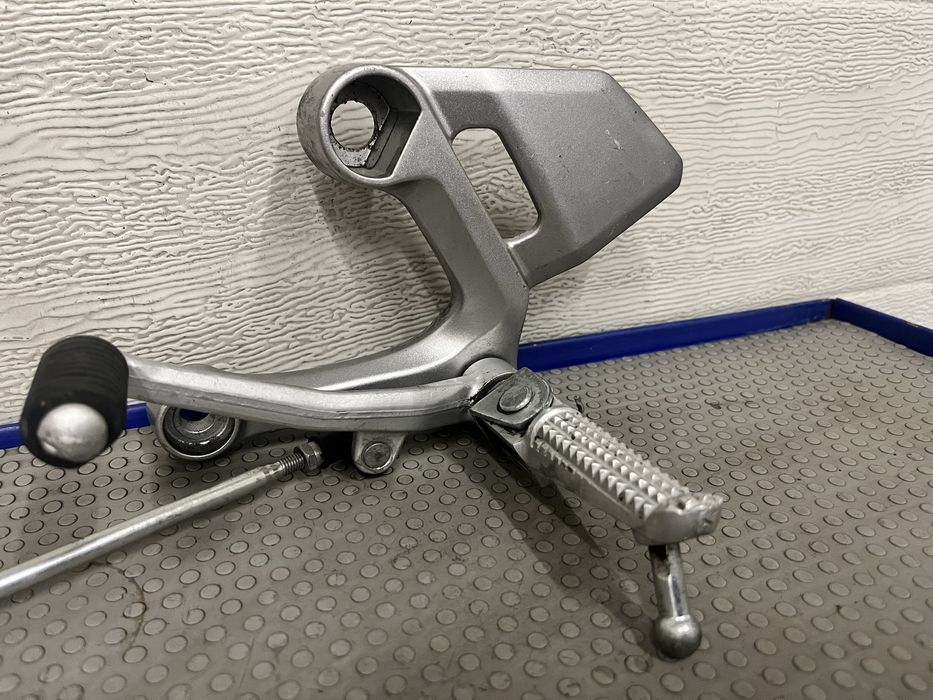 Lewy set yamaha xsr 900 podnóżek