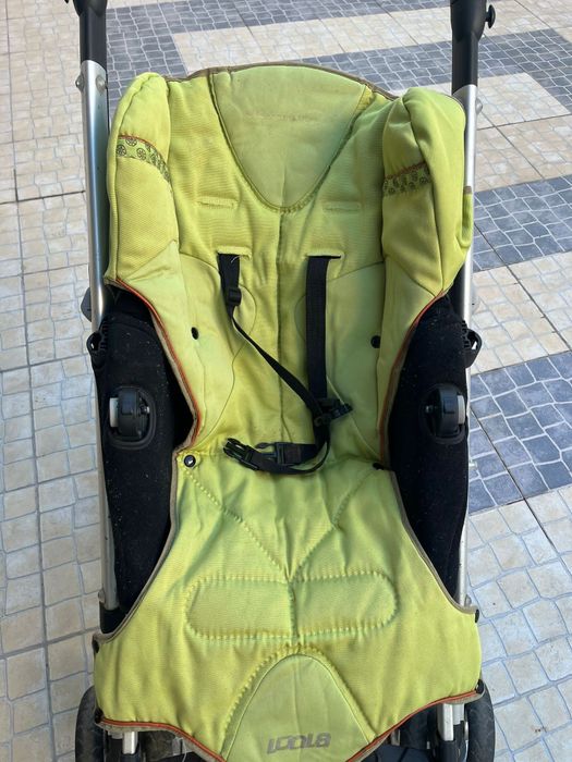 Carrinho para transportar o bebé