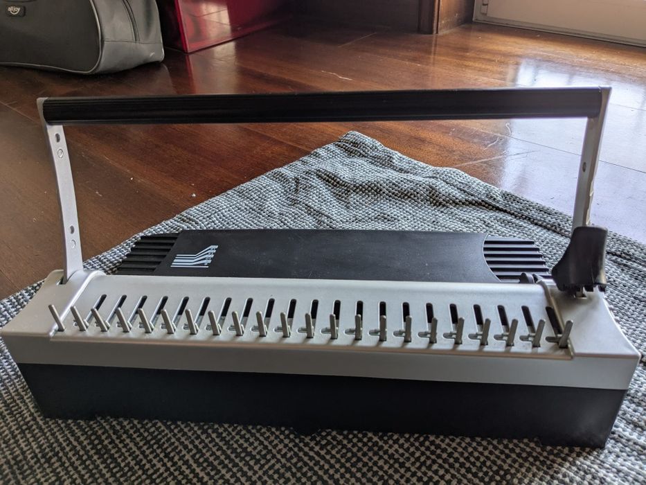 Máquina de encadernar