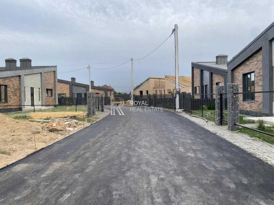 Продаж Будинок КМ COUNTRY VILLA Мала Олександрівка 130 м² 4 кімнати 5,01 сотки Закрита територія Високі стелі Паркінг