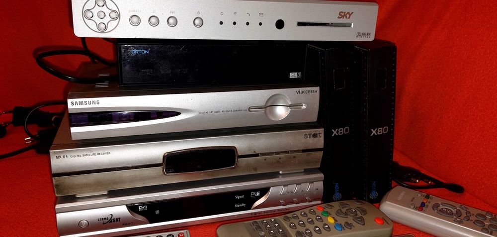 Тюнера спутниковые .   7шт.  -   555грн.