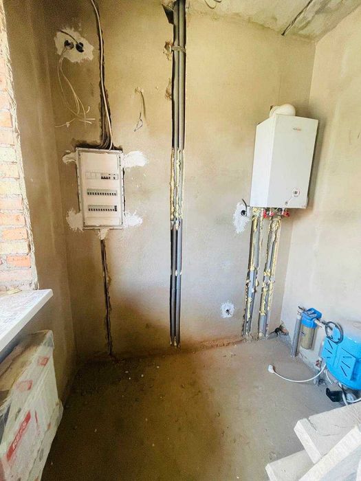 Продаж двоповерхового будинку з чистовими роботами!