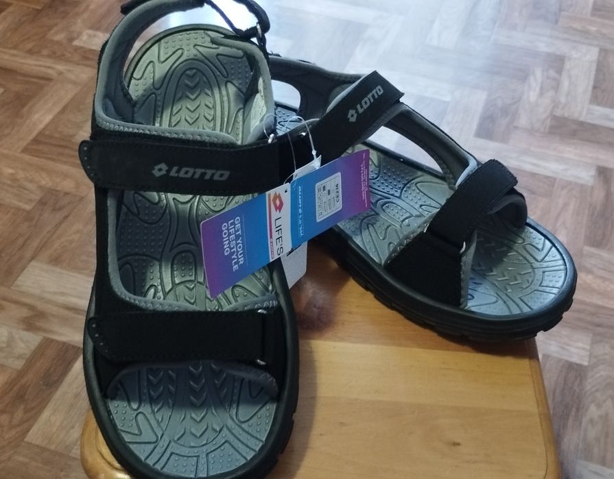 Сандалії Lotto DAKKAR III чорні ,46р,30см

Матері