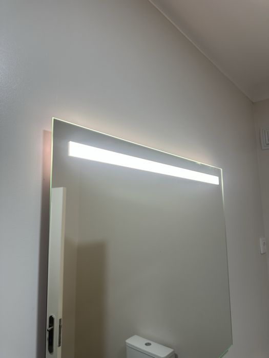 Espelho Casa de Banho LED 70x80 cm - Design Moderno