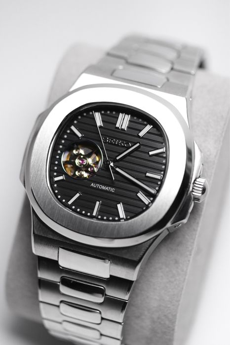 Zegarek Custom Seiko Mod Nautilus Open Heart Black