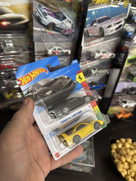 2x Hot Wheels Ferrari F40