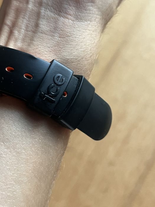Relogio ICE watch preto laranja