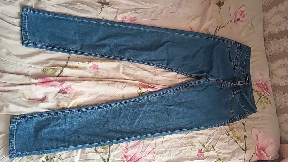 Джинсы новые 27 размер