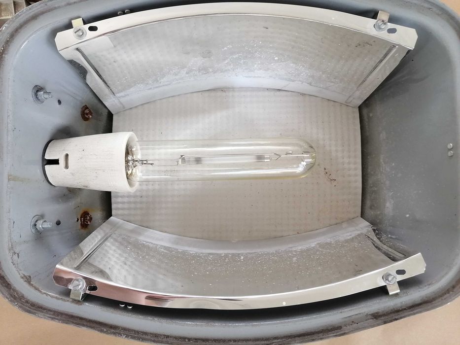 Lampa oprawa uliczna drogowa sodowa lub LED 250w e40 elgo strada ous