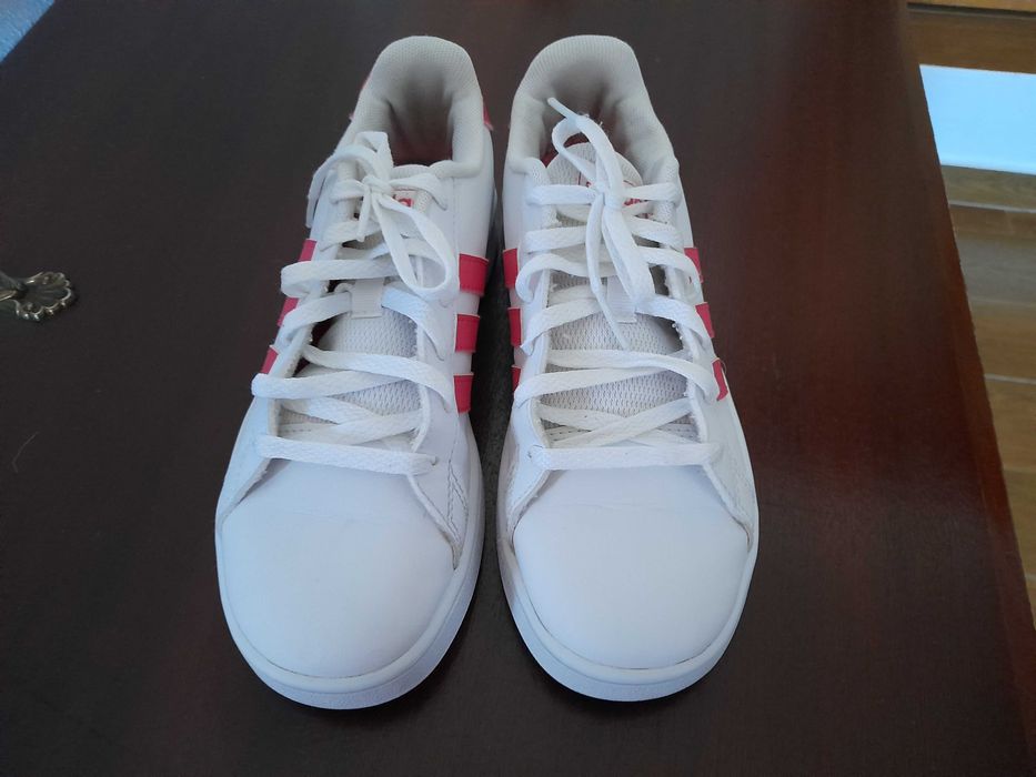 Vendo tenis adidas menina