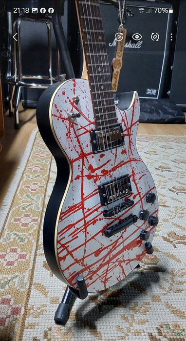 Vendo guitarra personalizada peça única com o tema 20 the chance