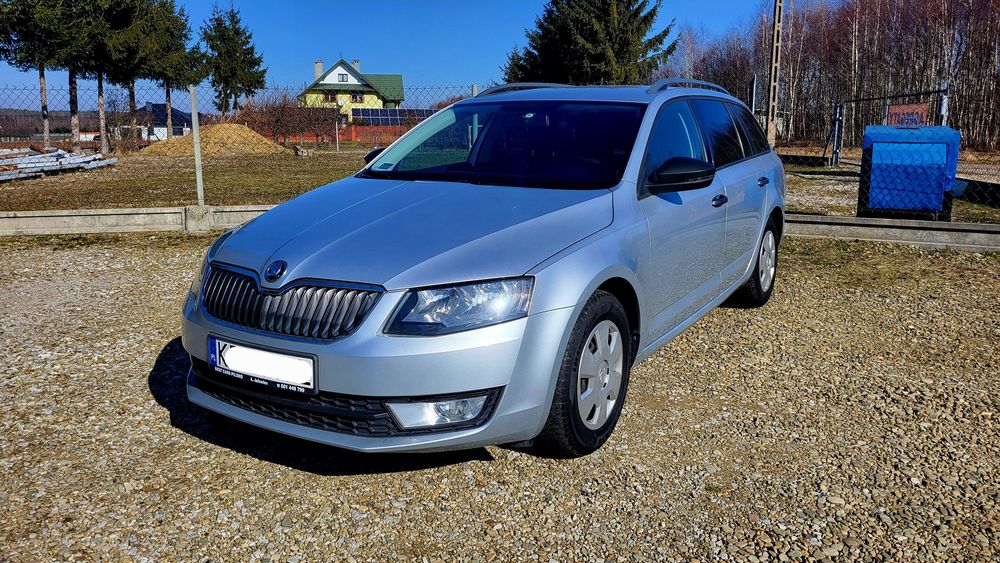Skoda Octavia lll Benzyna Klimatyzacja  stan bardzo dobrym.