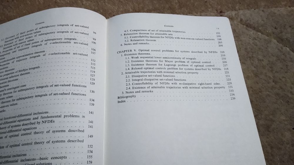 Differential inclusions and optimal control / Michal Kisielewicz.