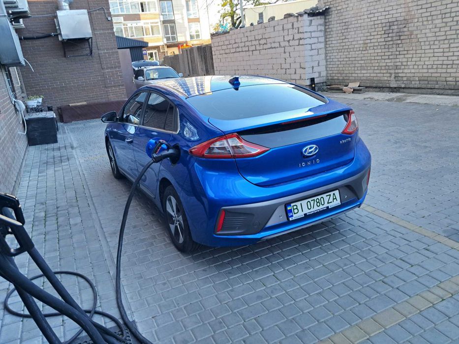 Hyundai Ioniq 2016    ( Корея)