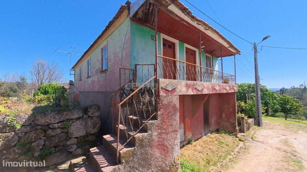Casa T4 em União das freguesias de Mamouros, Castro Daire