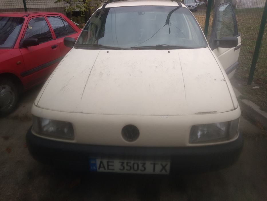 Продам Фольксваген Пассат б3 универсал автомат 1.8 1991г