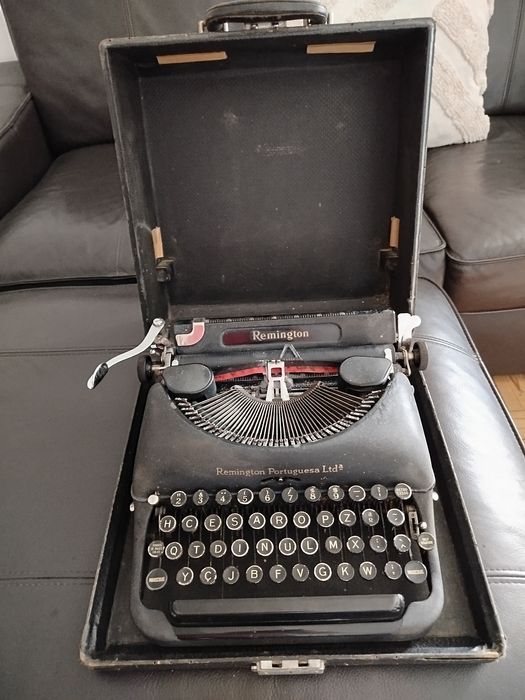 Máquina de escrever Antiga  marca Remington