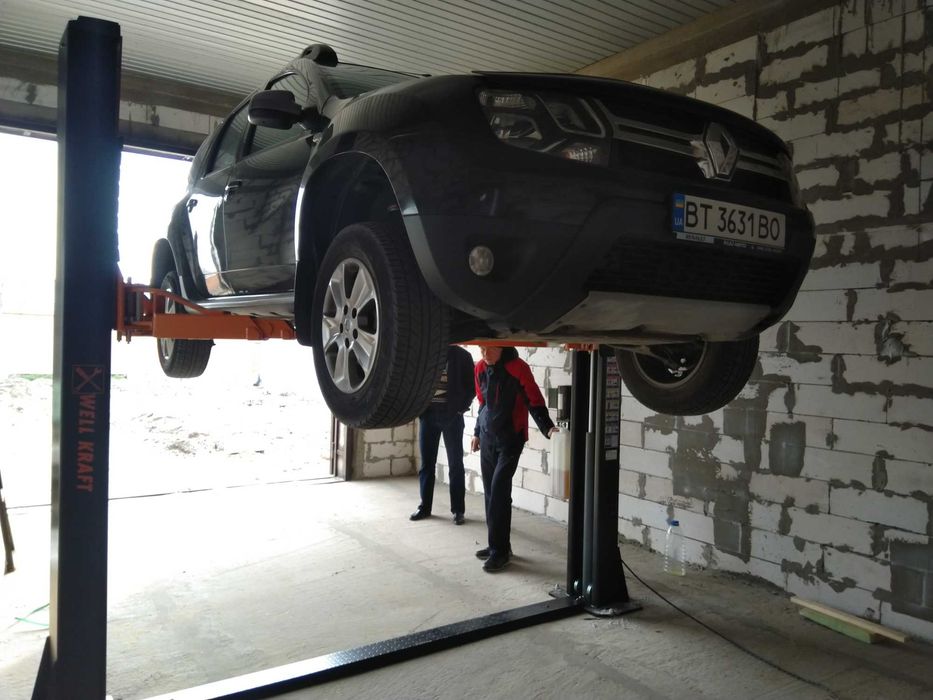 двухстоичный подъемник 5 т. Длинные лапы.