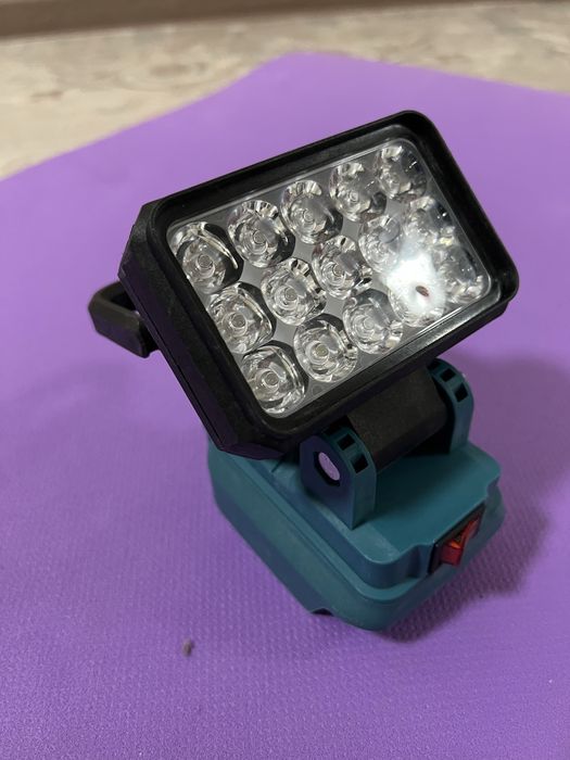 Прожектор, фанарик Makita