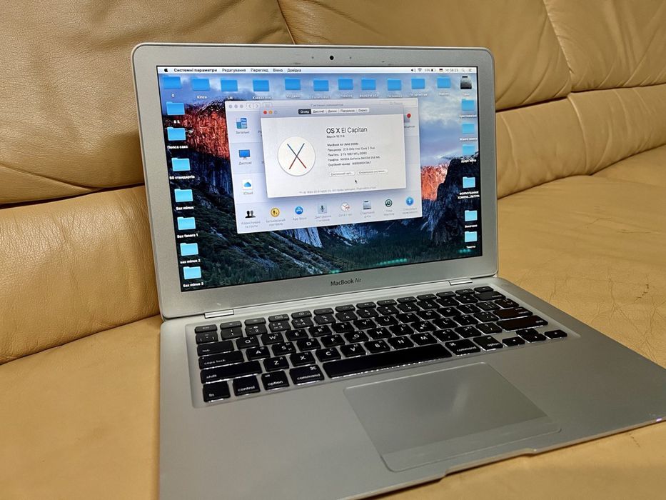 Макбук ейр 2009 року