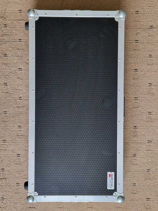 Pedalboard Barczak Cases 82×40 cm – custom, flightcase, podłoga, BDB