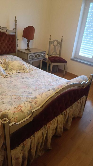 Mobília de quarto antiga em madeira maciça - conjunto completo