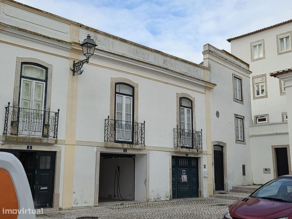 Moradia de Charme T6 no Centro da Cidade com 2 garagens