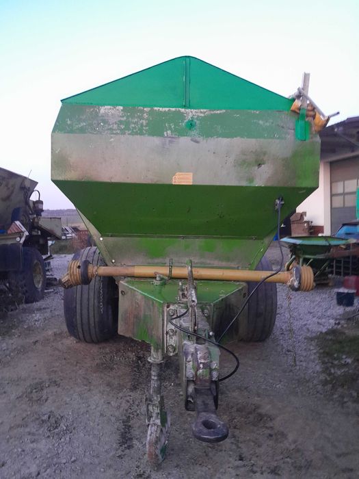 Rozsiewacz wapna Amazone ZG 8000