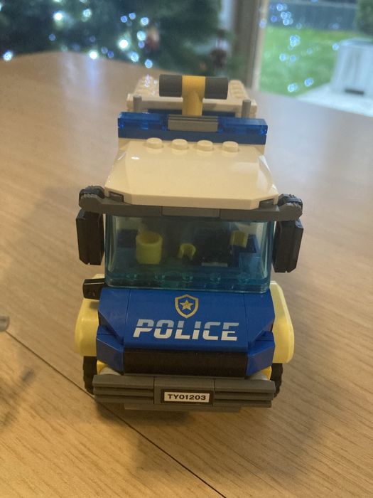 Lego City policyjny konwój więzienny 60276