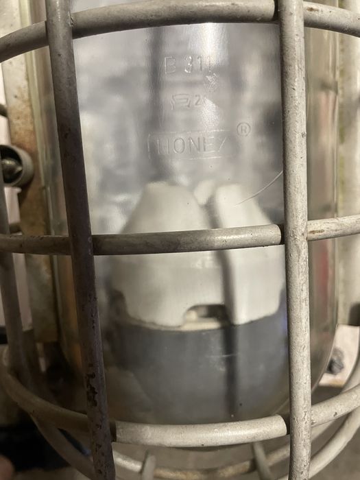 Lampa z schronu niemieckiego