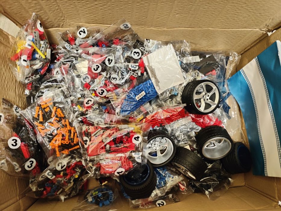Великий конструктор Технік автомобіль машина набір деталей  Technic сумісний більше 4 кг на вагу запчастини некомплект